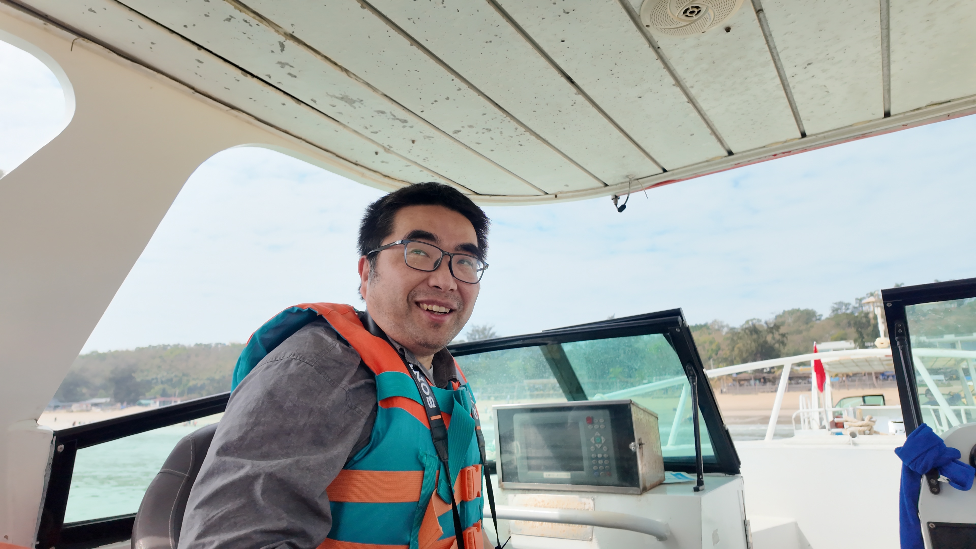 昨天公司同事问我黄金看到多少？我调查了一下，好多人都买了，包括很多没有投资经验的