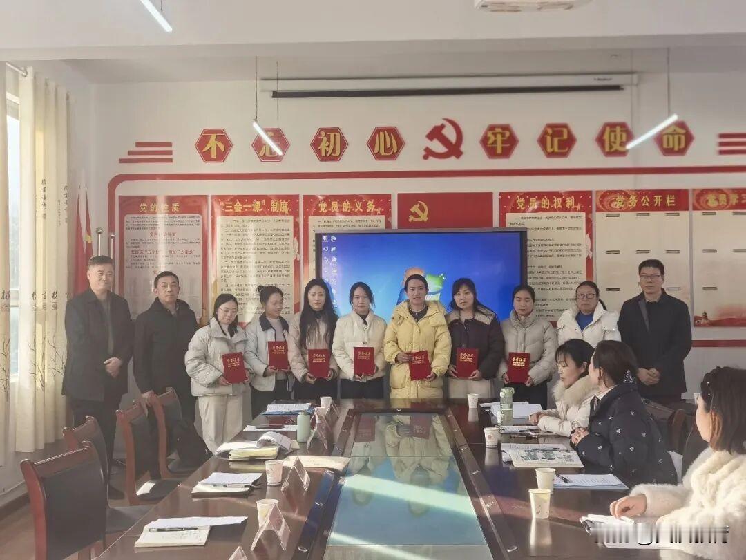 1月16日，佛坪县小学英语学科基地开展“融合创新·活力课堂——绘本与小学英语主教