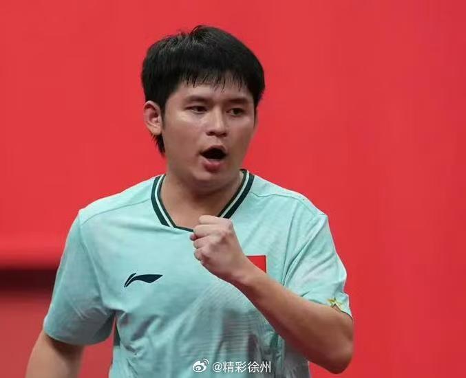 林诗栋谈王楚钦伤病林诗栋说运气偏向了我球拍撞击乒乓球的声响，是新生代接力的序章。