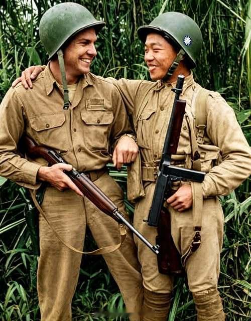 照片中的历史 1944年，滇西缅北反攻期间，中国驻印军新1军士兵与美军人合影。 