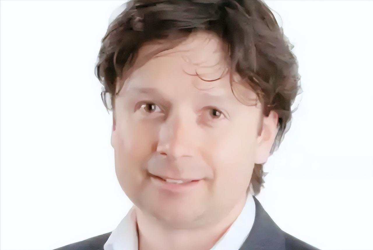 又一起“消失的他”？58岁的昆汀·格里菲斯曾是叱咤时尚圈的巨富，最后却倒在芭堤雅