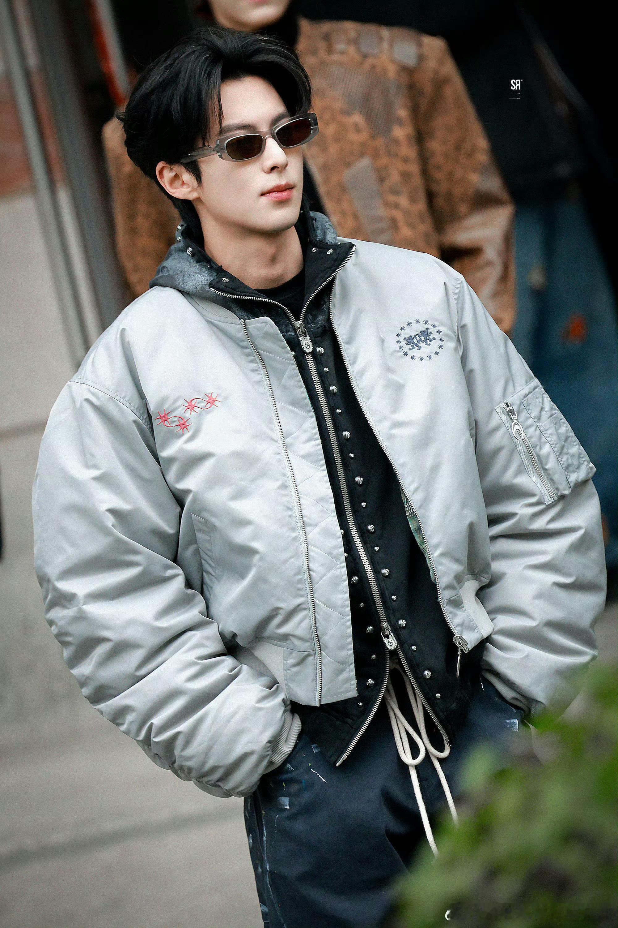 王鹤棣灵活得像火锅里的宽粉 王鹤棣的反应速度绝了！躲闪时的丝滑程度，和火锅里滑溜