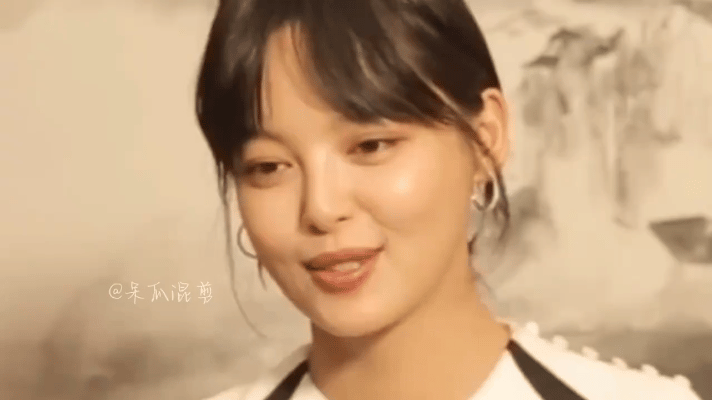 以前辛芷蕾演戏，总有人说她“脸太凶”“戏路窄”。但这些年她一步步突破，从《如懿传
