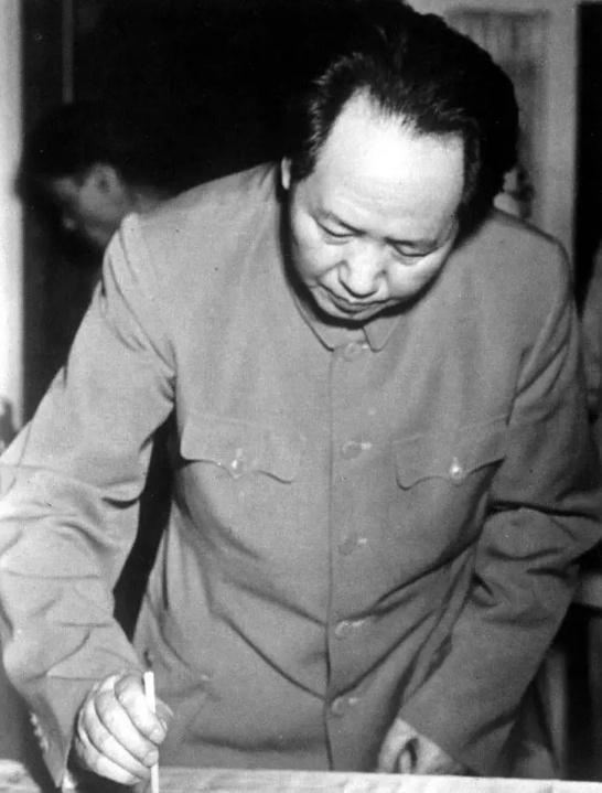 文七妹：那个在饭盒里装下两份饭的母亲，养出了一个改变中国的儿子

在湖南韶山冲，