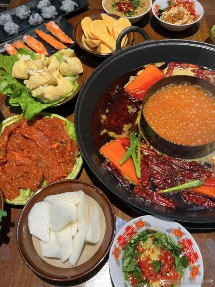 日韩游客打卡中国鲜果茶当老外第一次喝中国鲜果茶 中国鲜果茶把日韩游客彻底征服！新