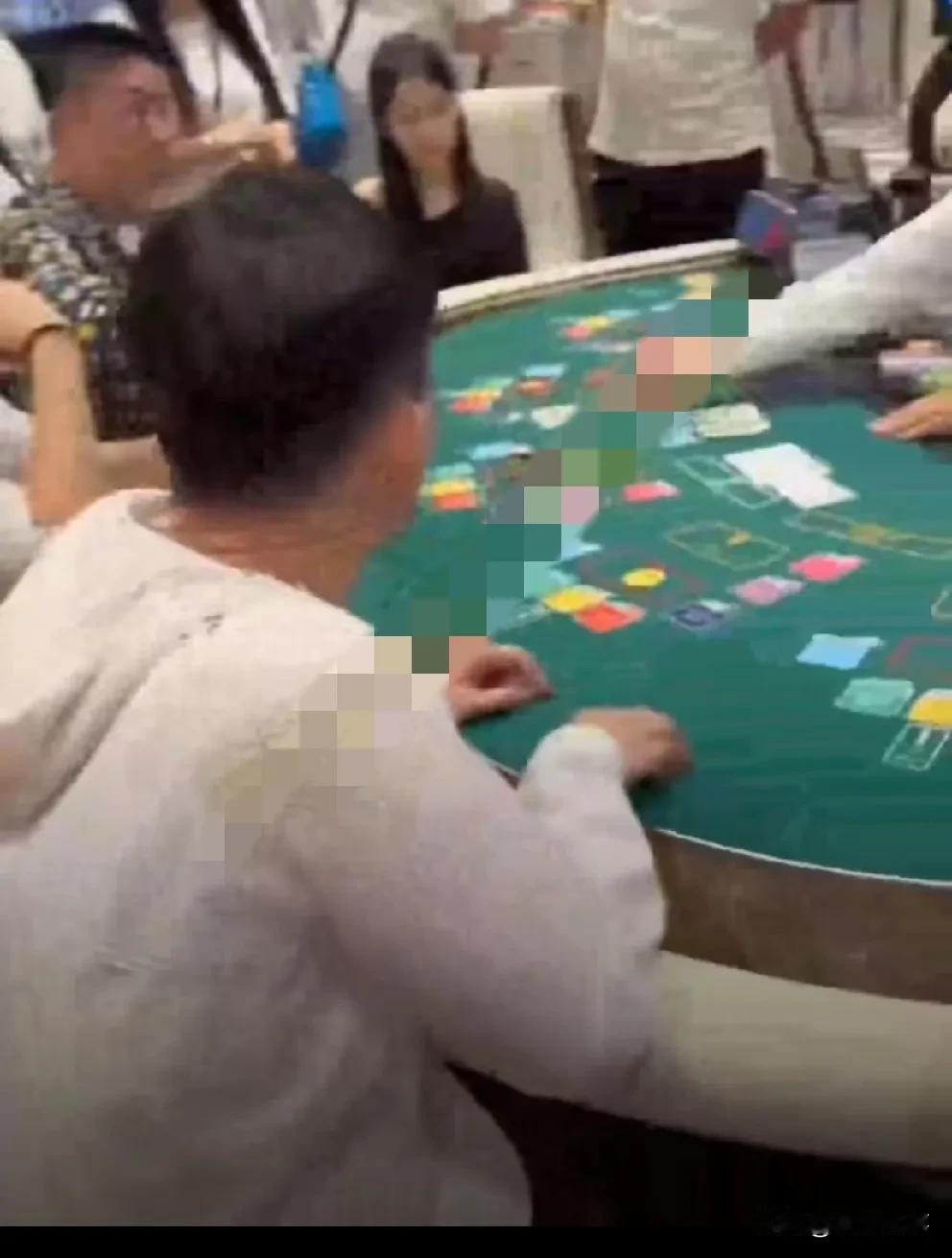 刘一手、董莹莹夫妇现身澳门赌场！

           凌晨时分，刘一手和董莹