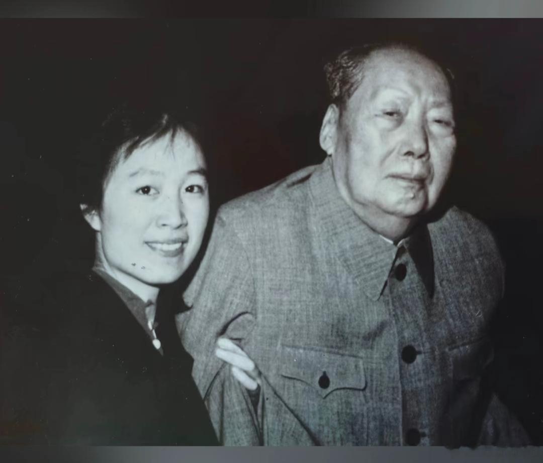 毛主席跟家人合照 