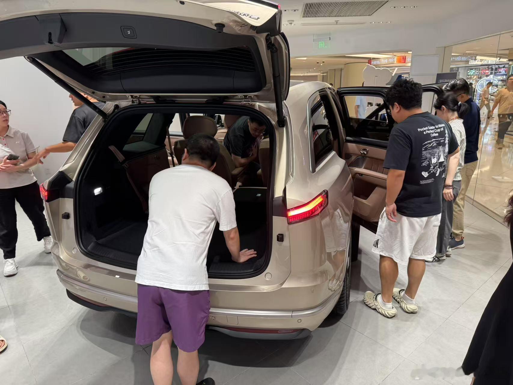 据说都很多用户，等门店开门看L90这两天是工作日，明后天是周末，估计门店要做好心