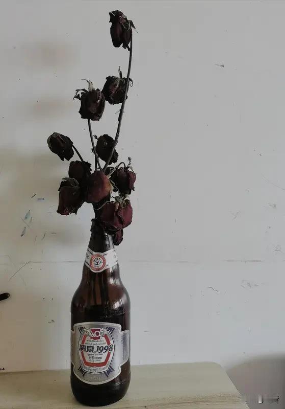 心痛但也是不如意
找个安静的地方，深呼吸几次，把注意力放在呼吸上，让紧绷的身体稍