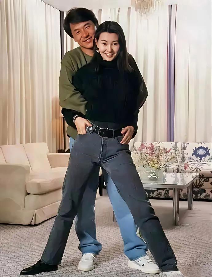 大哥年轻时还是很受女星欢迎的，连女神张曼玉都不例外，大家以为呢？欢迎评论区讨论？