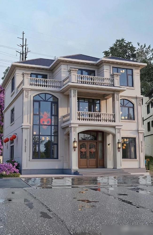 我妹妹出钱，在乡下给爸妈建了一栋三层自建房，房产证写的是爸妈名字。

这种事在农