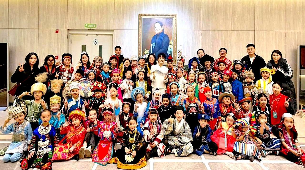 春晚都过去这么久了，谁能想到，一个红包还能让导演组念念不忘。
央视总导演于蕾最近