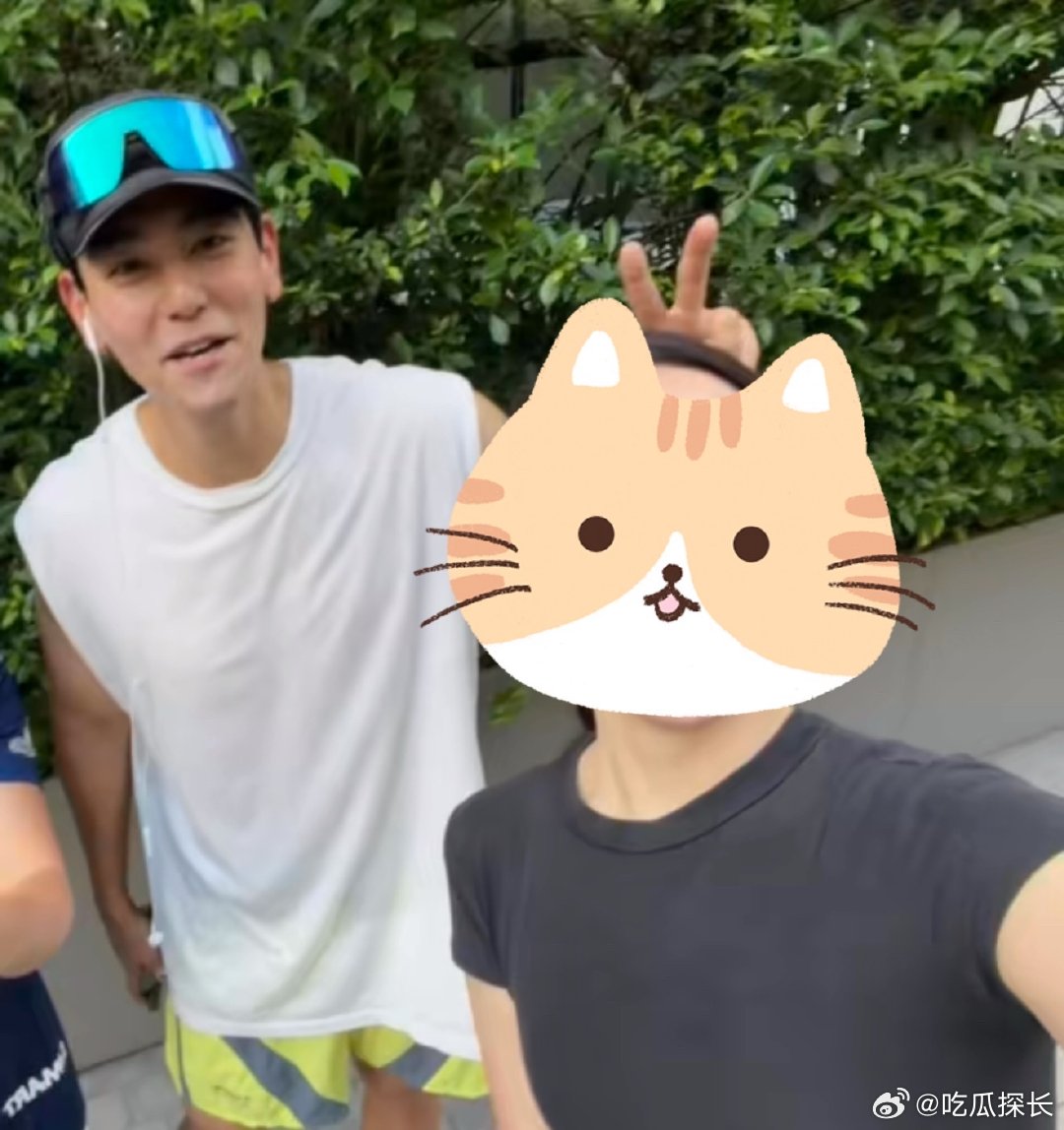 彭于晏回春 网友曼谷偶遇彭于晏，感觉他一直在刷新新地点啊哈哈哈哈网友曼谷偶遇彭于