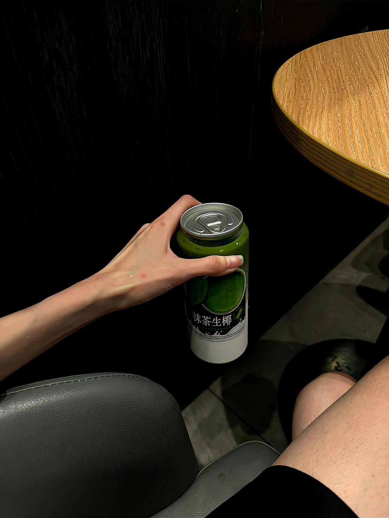 感情这事就是很贱的，当你谁也不爱的时候，你就是最美最自信的时候。就是当你谁也不爱