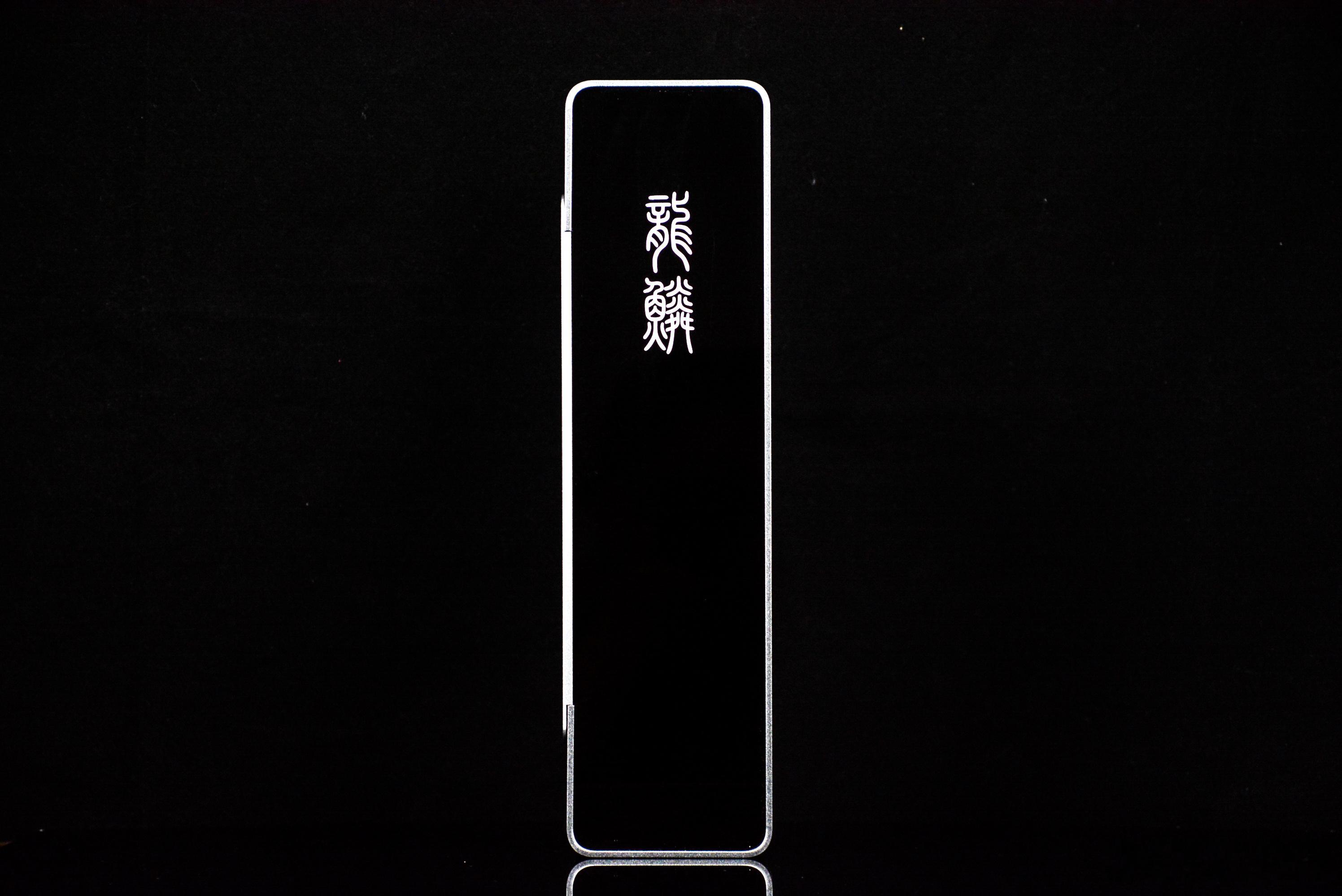 钛合金的流行，其实与苹果、小米离不开关系。无论是iPhone的原色钛金属版，还是