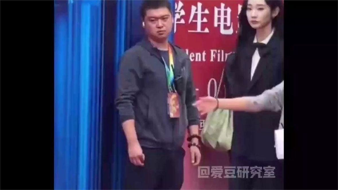 再一次对张艺凡的身高有了实感。
