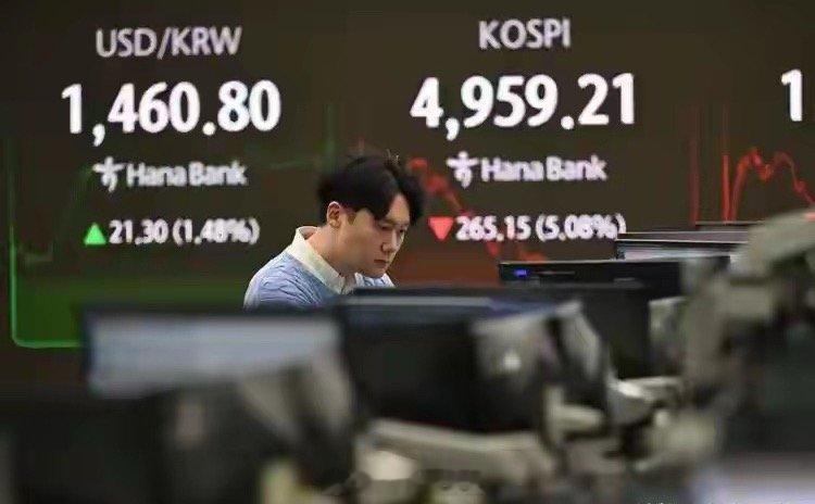 韩国的黄金时代要结束了吗出口暴涨178%，股市一月暴跌33%触发4次熔断；三星海