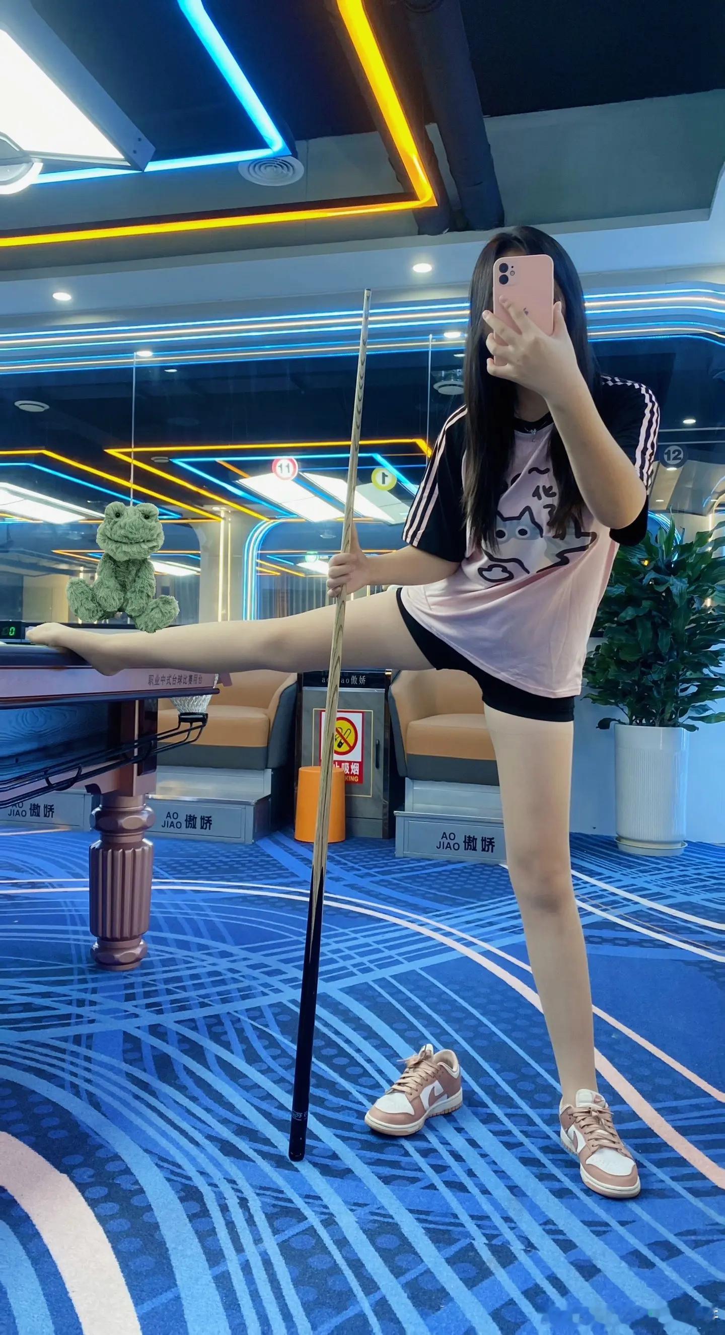 爱打台球的丝袜少女～ 