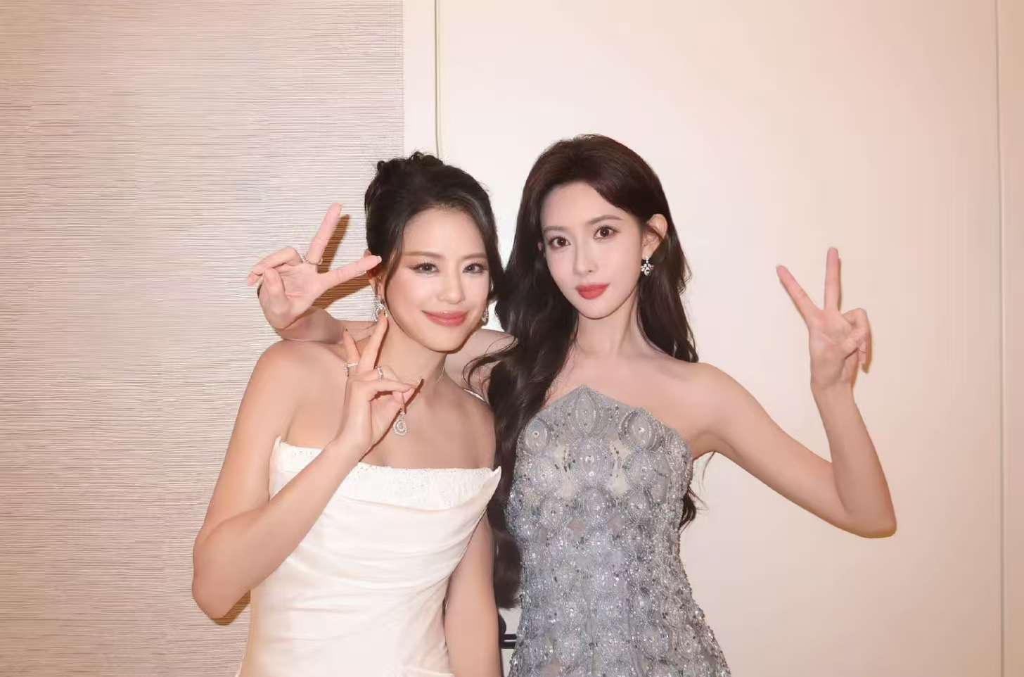 江语晨孟子义合照江语晨孟子义合照，交到新朋友好开心！ ​​​