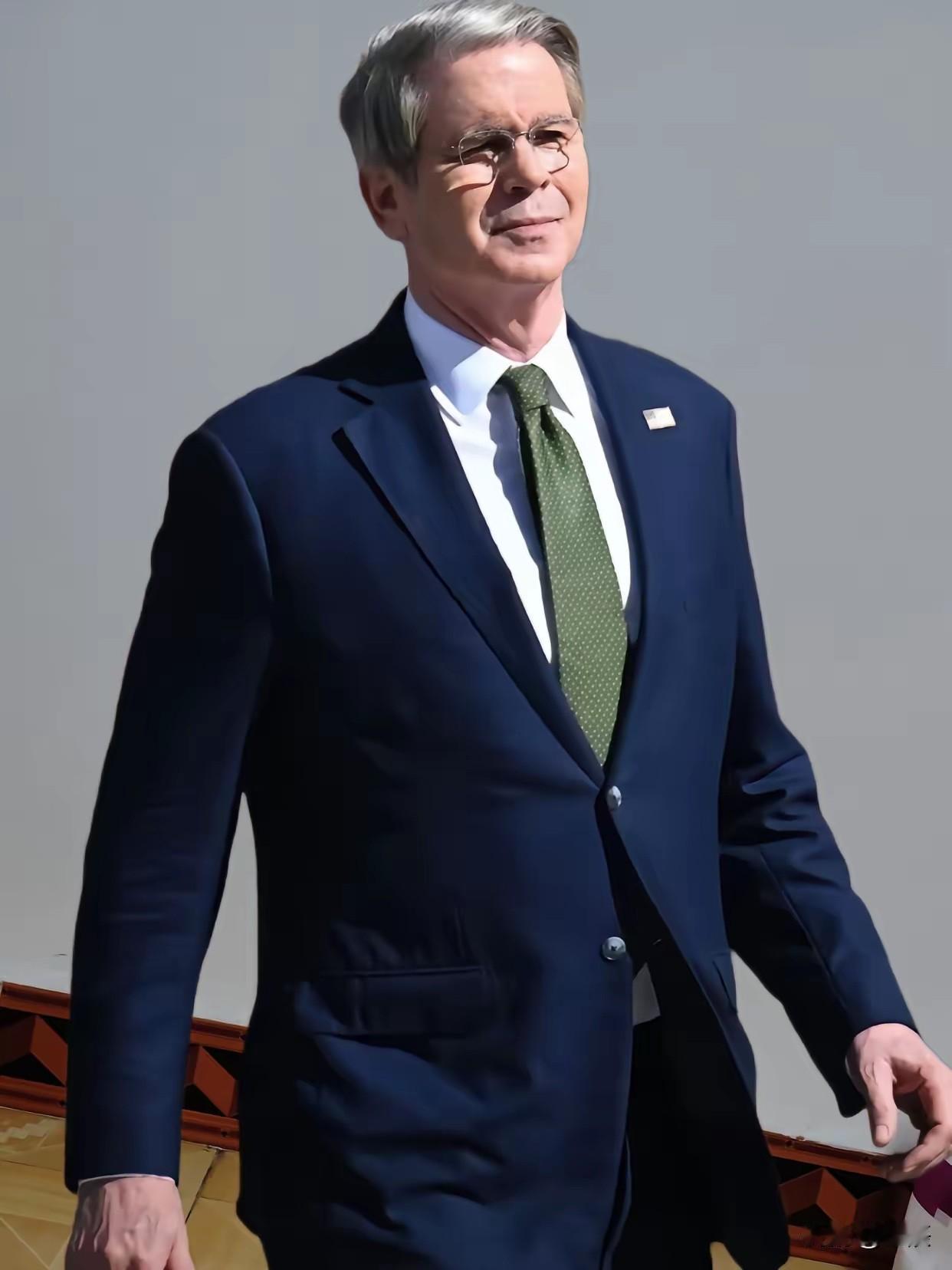 快报！快报
美国财政部长正在气头上
他和美国一些政客喊着要和东方大国“脱钩”，但