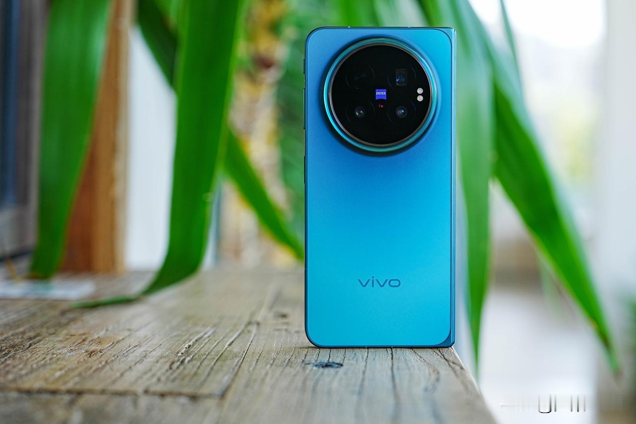 到手vivo X Fold6大折叠，蓝洞色美的不像话，彷佛是大海深处有一处洞穴，