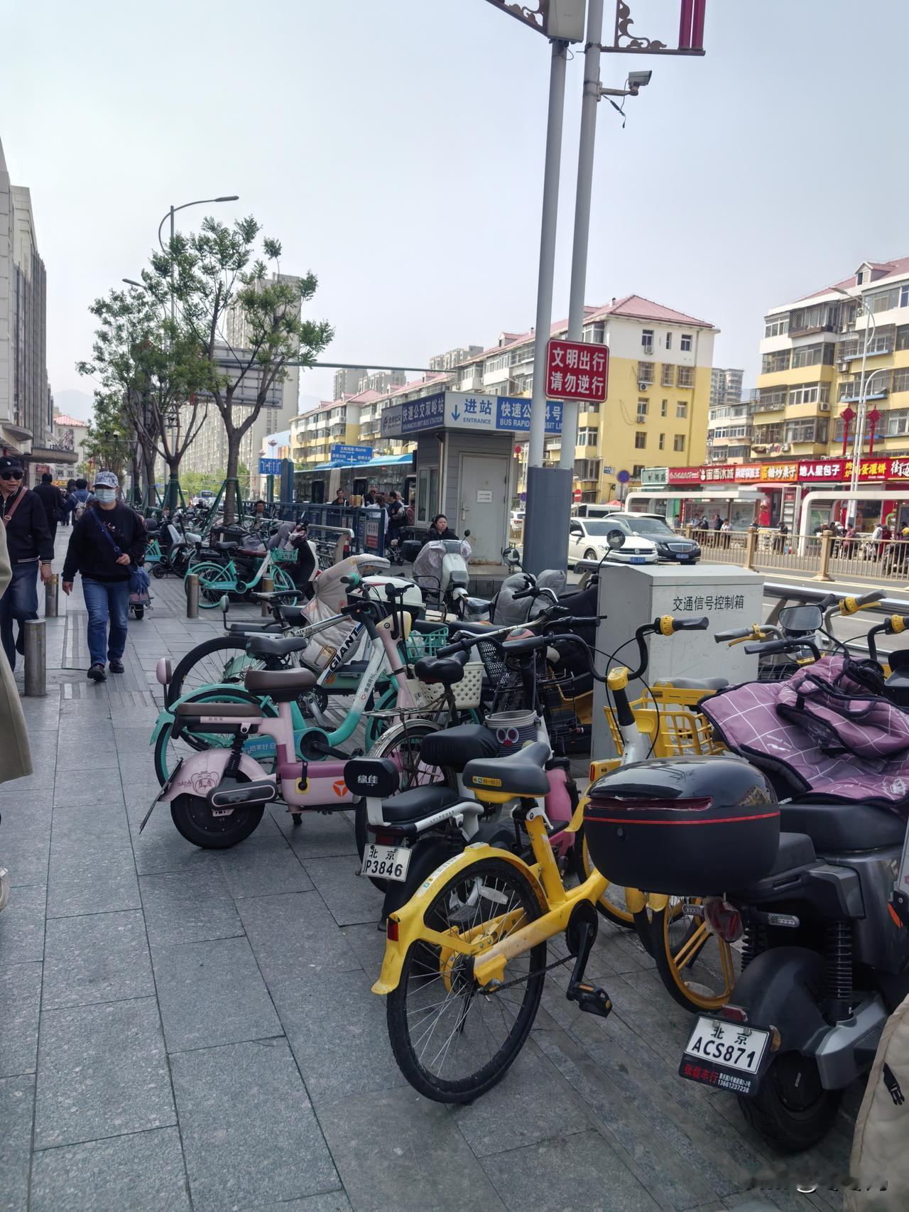 又没混到座位的一天
今天小马用车，我的小红限行，所以除了早上能搭小马上班的车，送