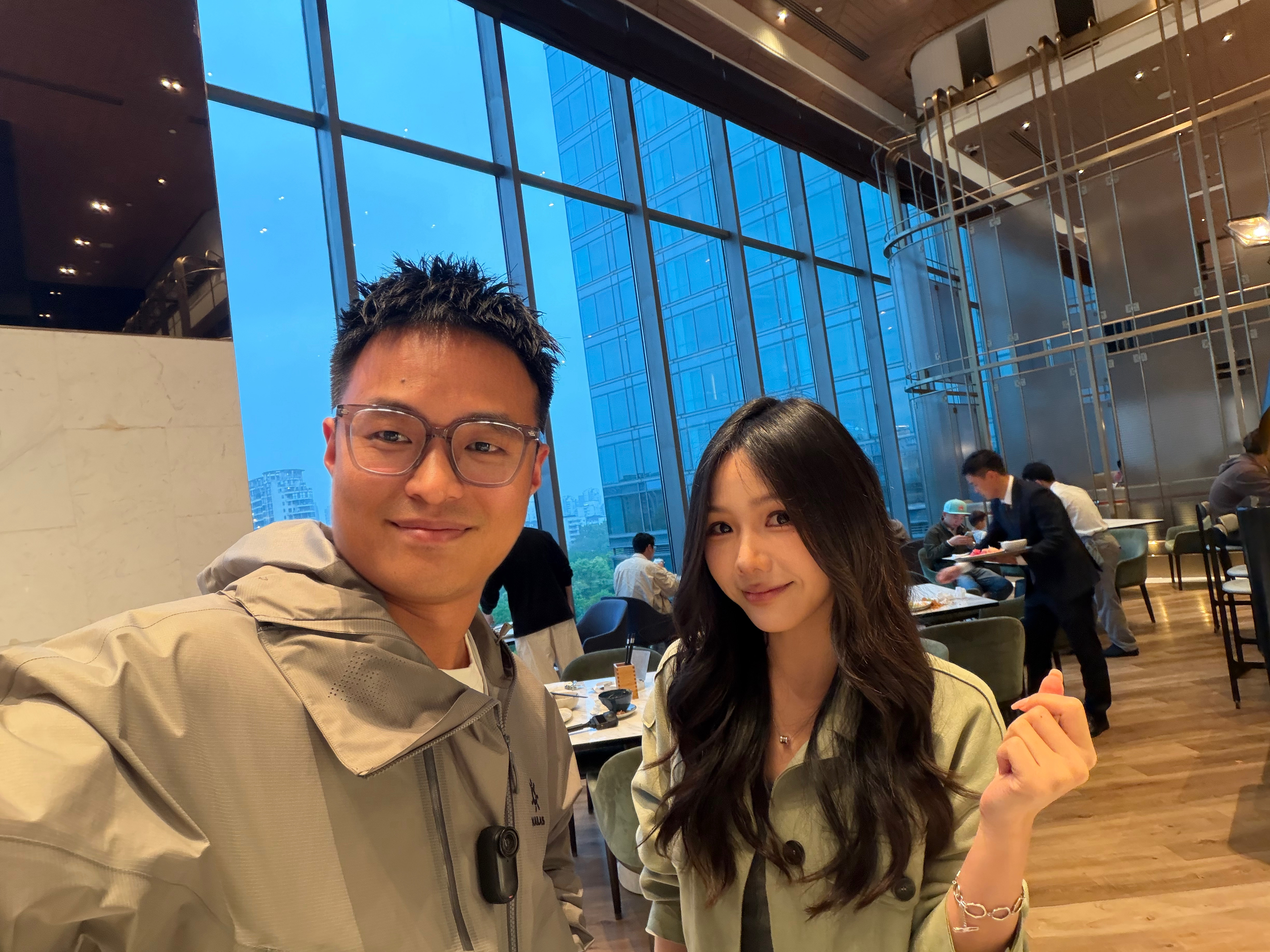 一跟她合影就很紧张，怎么办，在线求助。紧张到说不出话。 