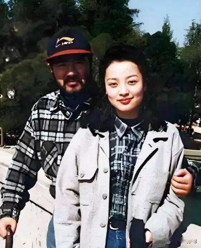 张纪中和前妻离婚前的事，那叫一个狗血，电视剧都不敢这么演。
 
有人爆料樊馨蔓和