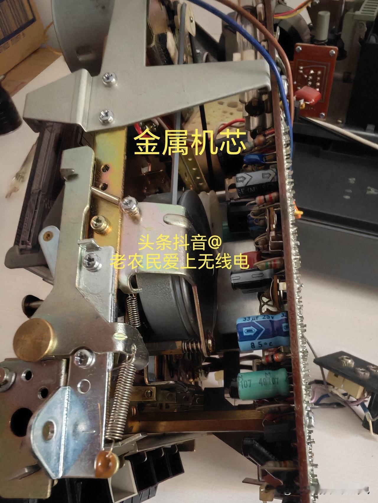 今天分享一台赞新的卡座，这金属面大家看看这个是硫化还是镀锌，还是电镀，这个处理防