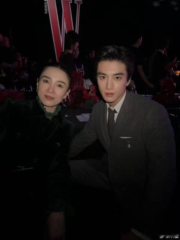 宋佳张康乐合影宋佳晒与张康乐合照宋佳分享和张康乐的合照，这颜值组合简直无敌，豪门