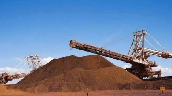 特朗普想用放弃保护台湾，来跟中国做稀土交换，说实话这点真的很天真，台湾是中国的固