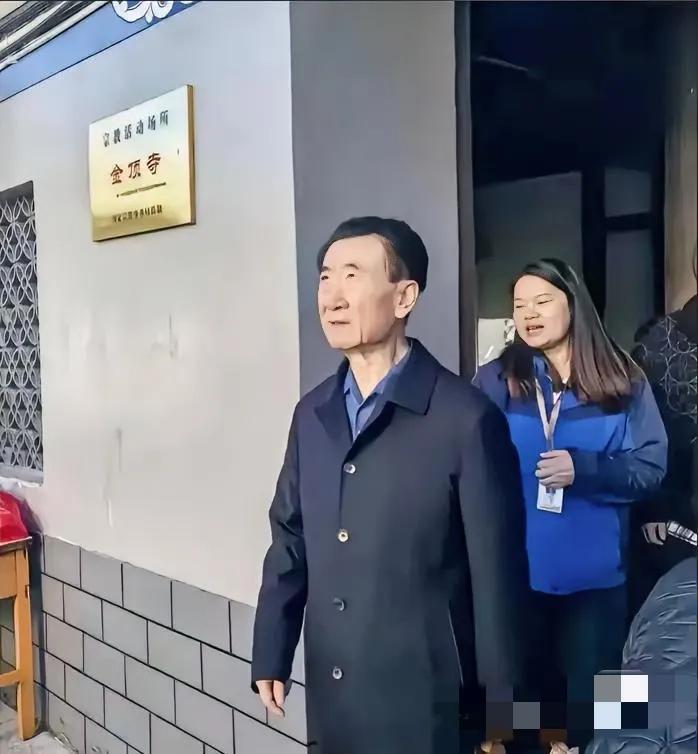 一觉醒来，
许家印的债权人沉默了，
就说同是债务人，许家印和王健林的格局真是大不