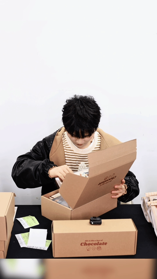 周深连ASMR打包都这么好听谁懂啊！周深连ASMR打包都能封神！气声轻语像羽毛蹭