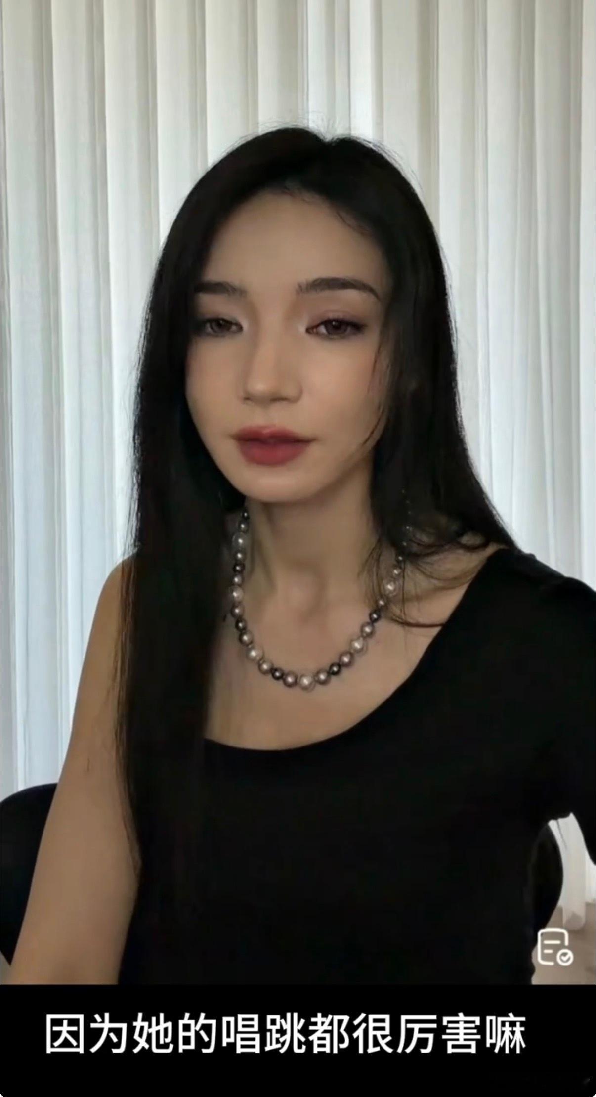 代斯说想和何宣林组队 高颜值组合即将上线！代斯一心奔赴和何宣林组队同台，打造氛围