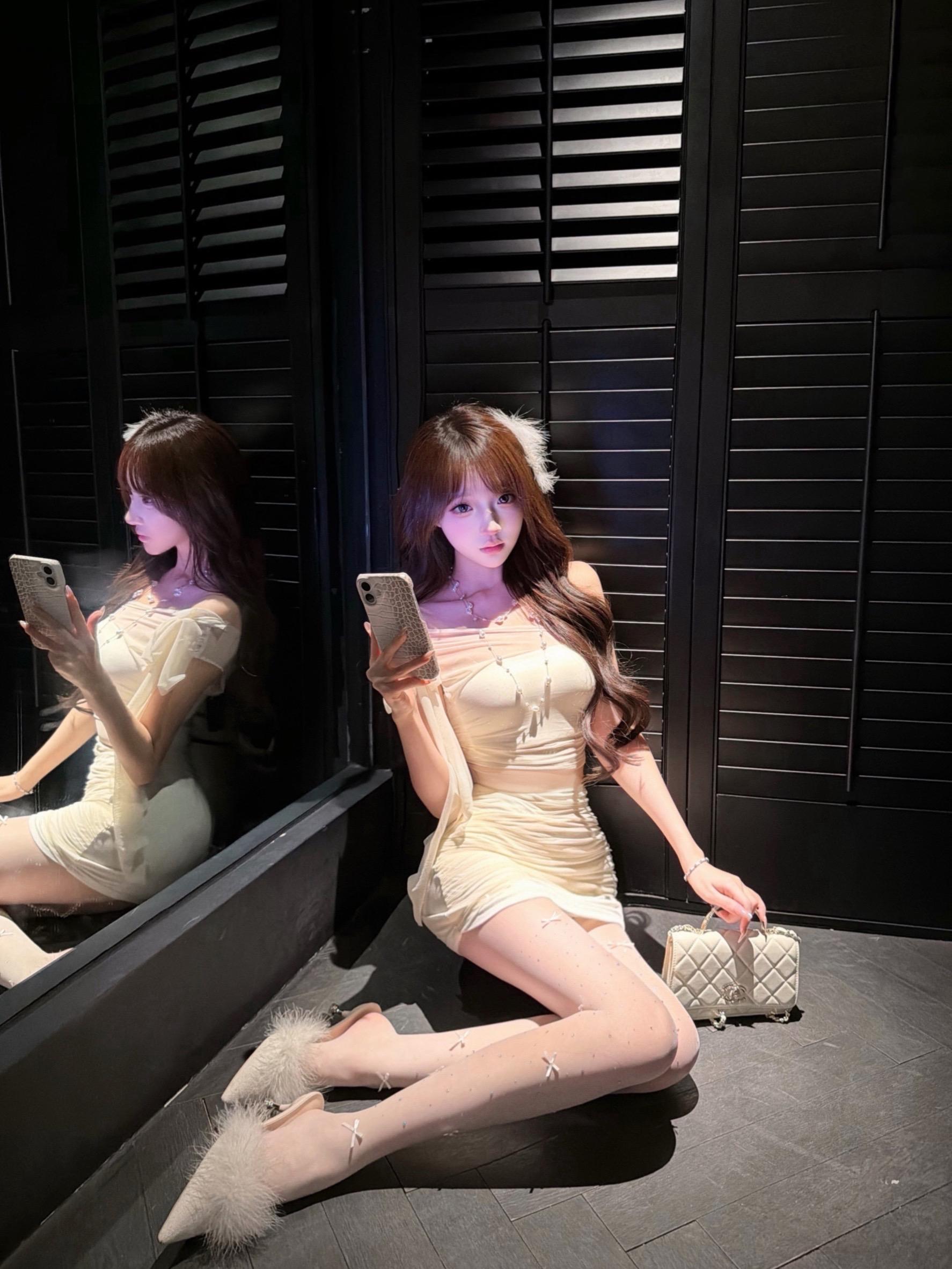 不知道 反正我的身材很曼妙。