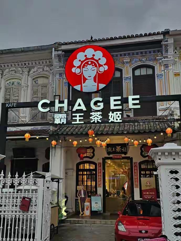 [吃瓜群众]作为纳斯达克上市企业，霸王茶姬应该也没想到吧，“美国斩杀线”大辩论，