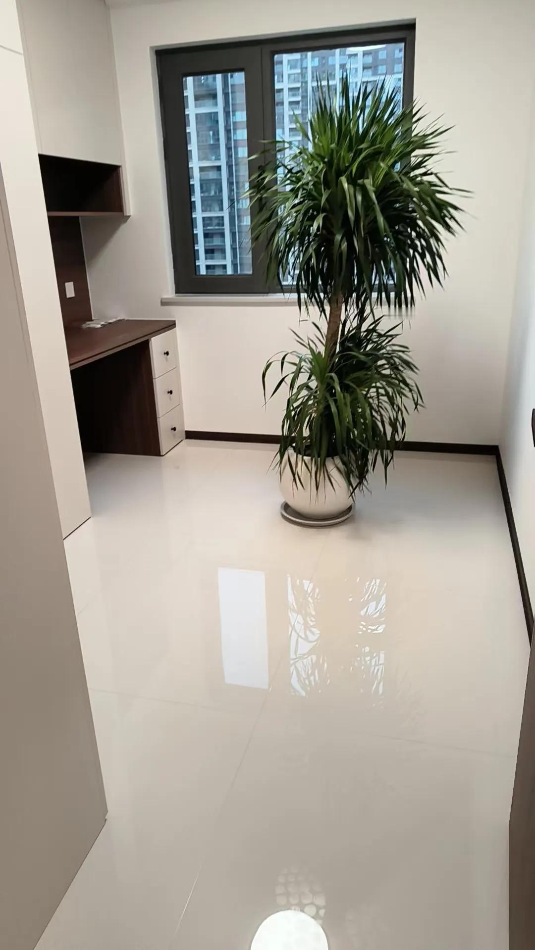 今天工地上溜一圈就回来了，天气凉快了也愿意出门了，只要空闲下来我还是很愿意去工地