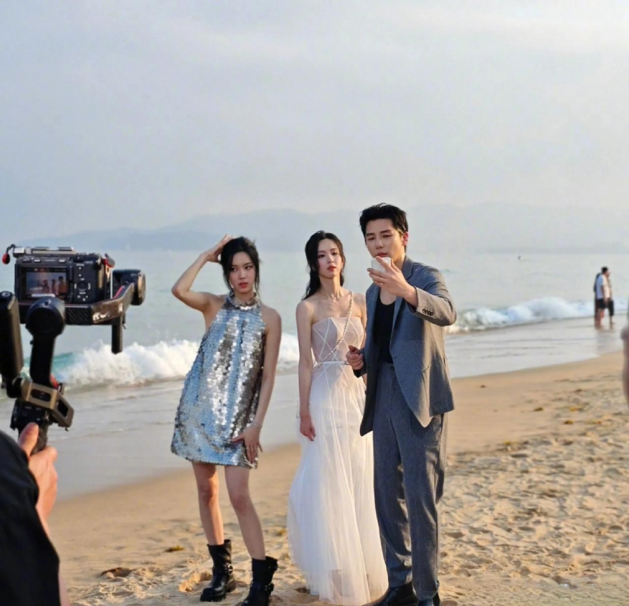 有人说王安宇胖了，这哪是胖了，这明明就是硬伤——脸大[笑哭][笑哭]
包括前段时