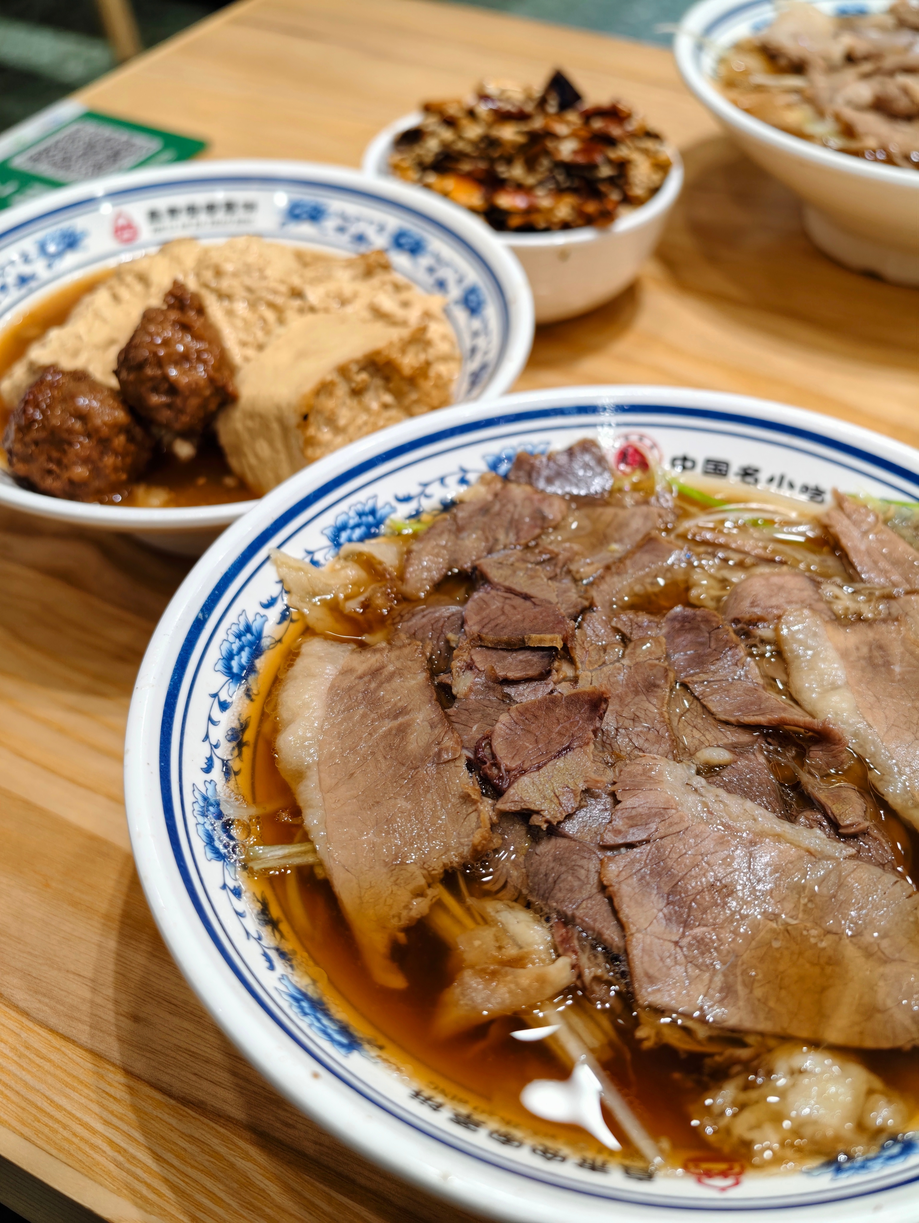 说真的，保定的牛肉罩饼确实好吃，量大便宜驴火和焖子的话，还是我们任丘的好吃