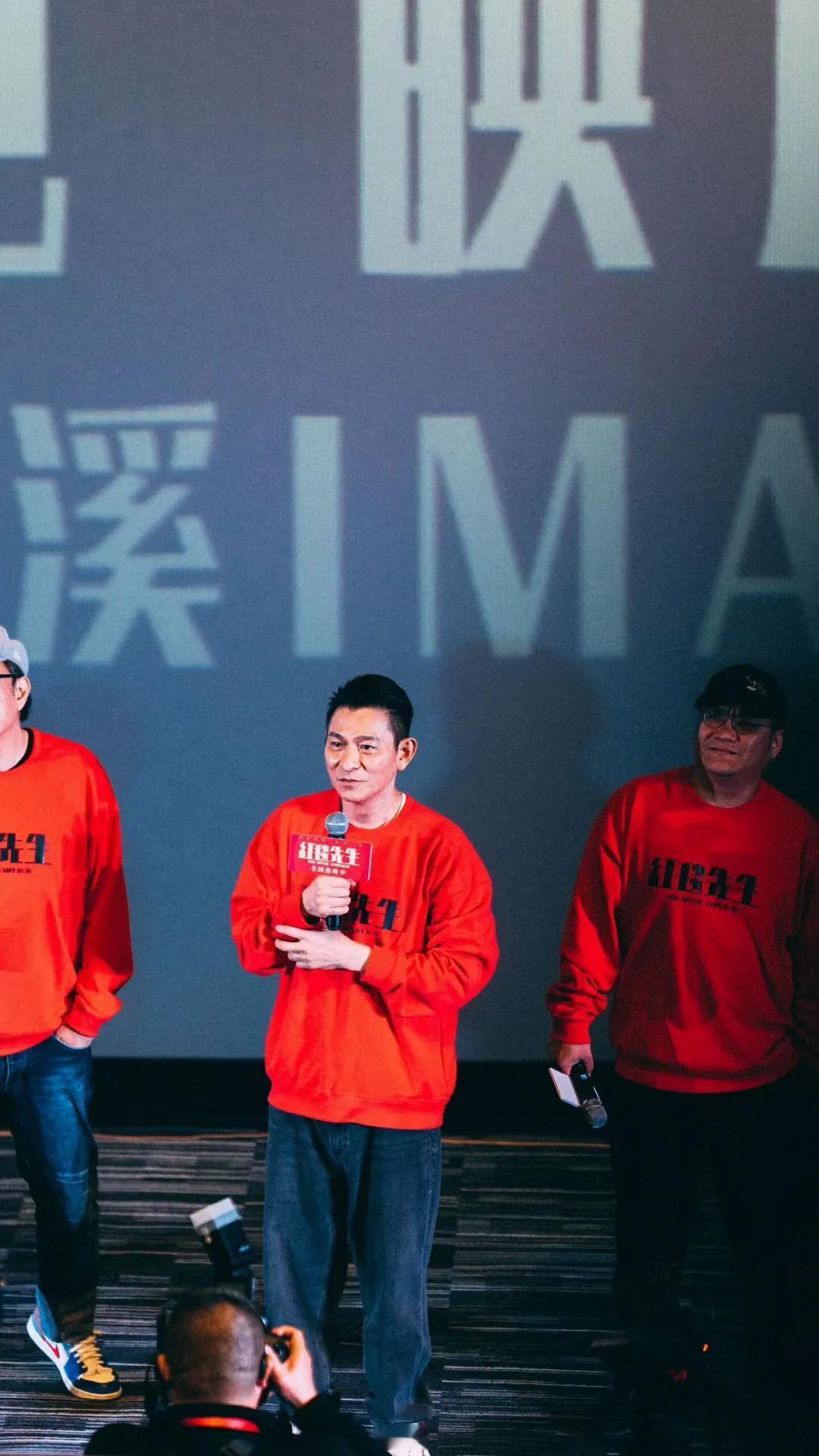 #刘德华# 刘德华格局就是大
今天看了个视频
刘德华讲述了，最早同宁浩有合作机会