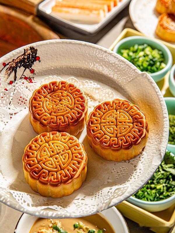 宝,中秋到了,想要什么样的饼? 宝，中秋将至，想吃哪种月饼呀？
今年刚提前半个月