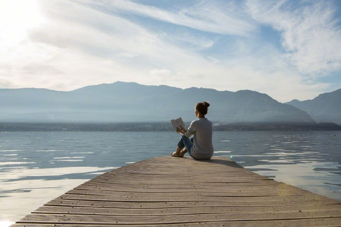 不管全世界所有人怎么说，我都认为自己的感受才是正确的，无论别人怎么看，我绝不打乱