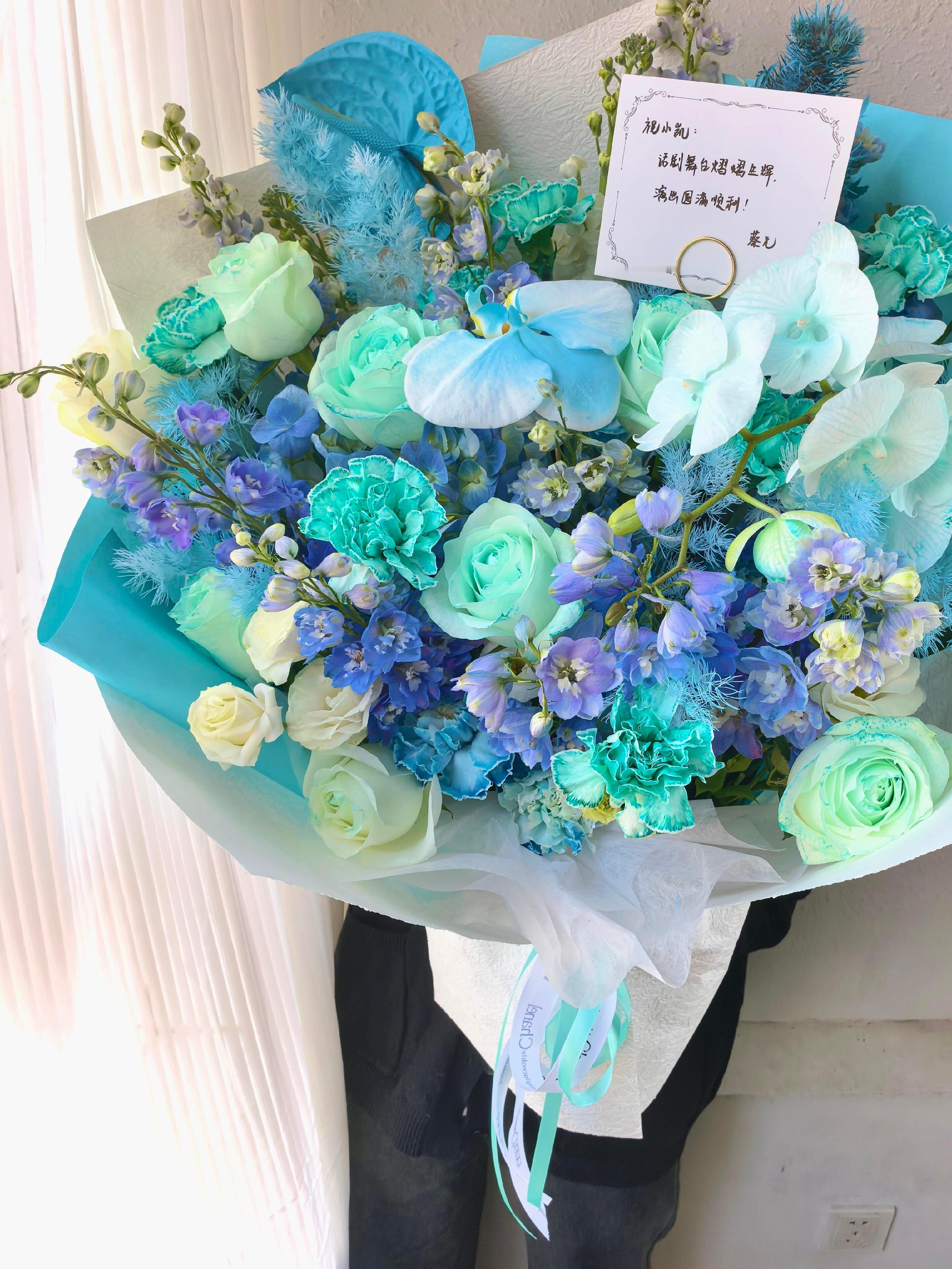 好耶（花篮每天都源源不断🌸）王俊凯话剧趁世界还年青