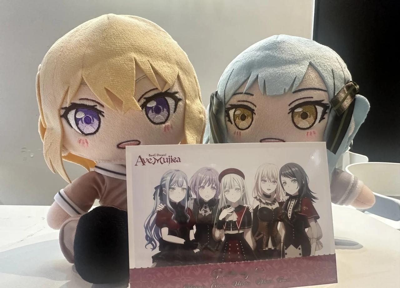 五小鸡的合影相卡！
没想到睦睦的个人池相卡隐藏是全员
超级好看的一张合照
再多出