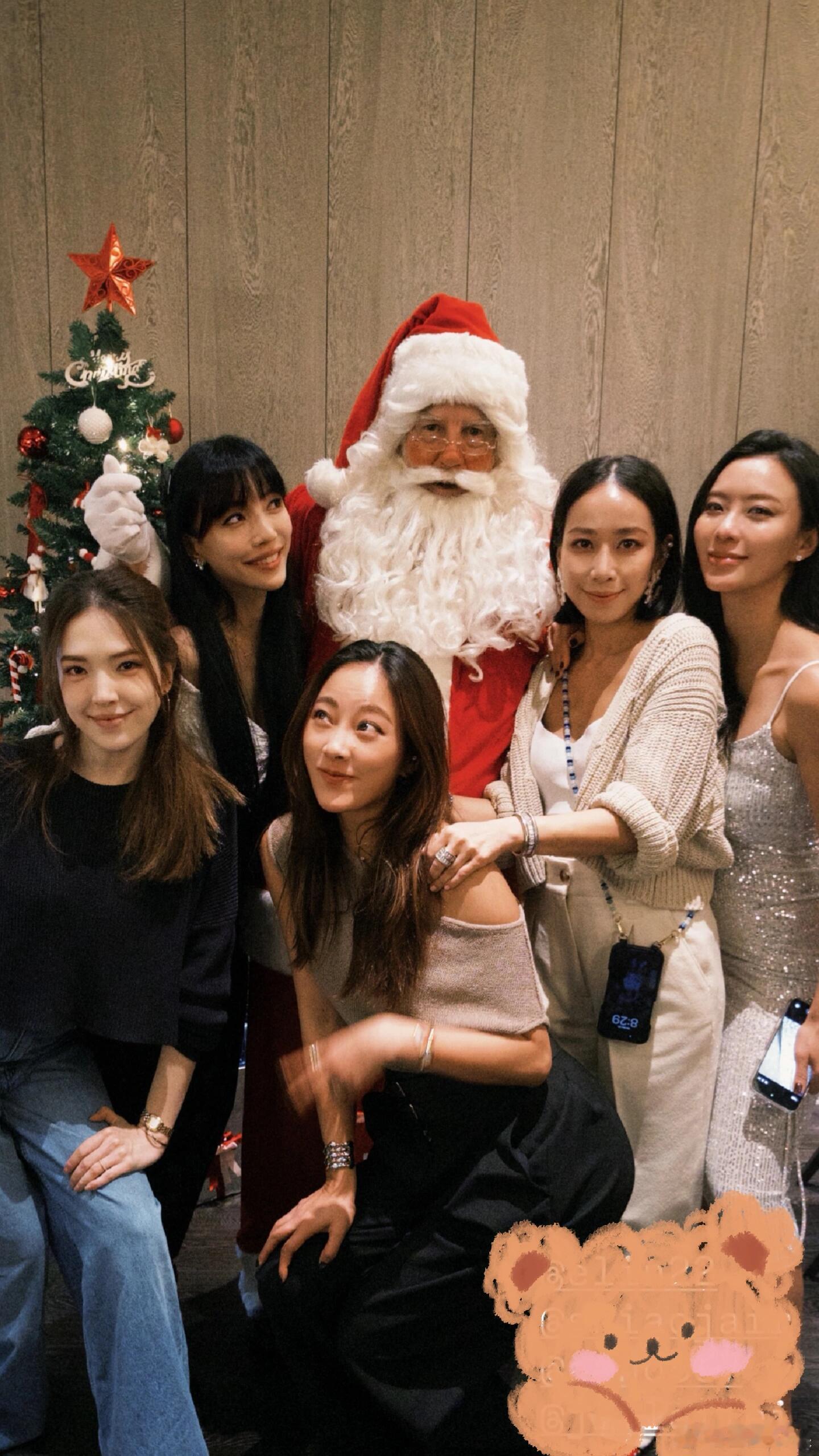 许玮甯李靓蕾与好友过圣诞许玮甯李靓蕾与好友聚会 许玮甯李靓蕾过圣诞 