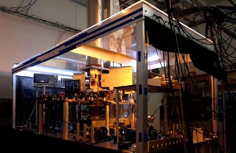 央视的委婉威慑
今天下午，央视发了一条新闻：美国科罗拉多州当地时间17日发生大范