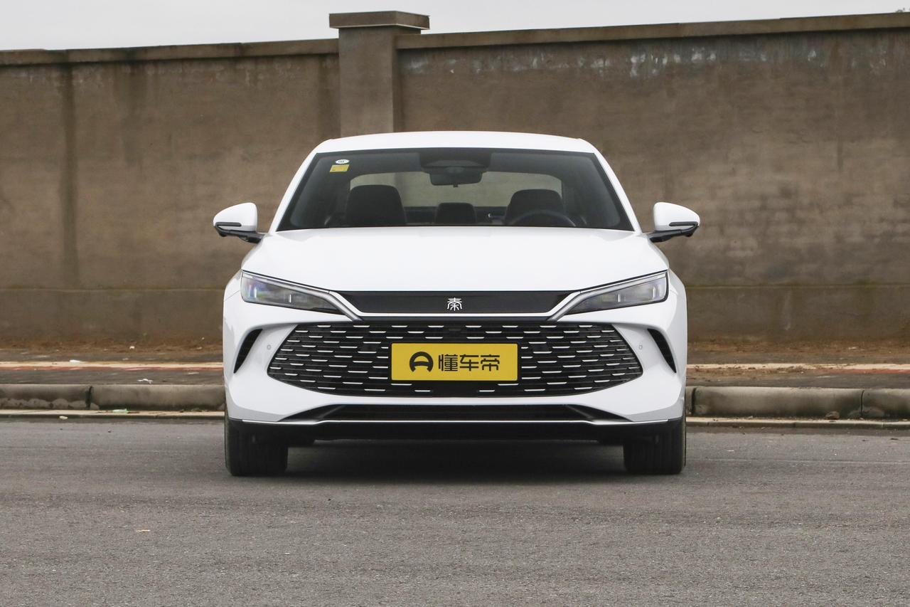 预算锁定 10 万以下裸车，想挑一台靠谱轿车？别纠结！今天从新能源、燃油、合资、