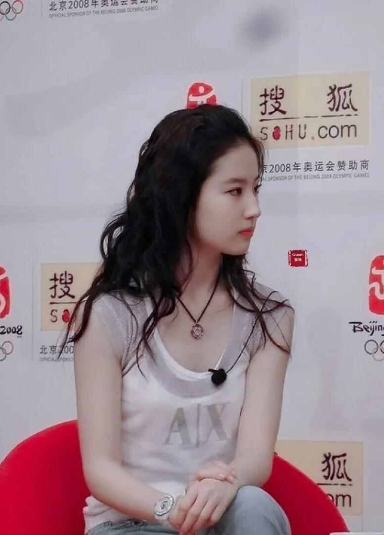 都可以想象到她说话时软软甜糯的声音了 