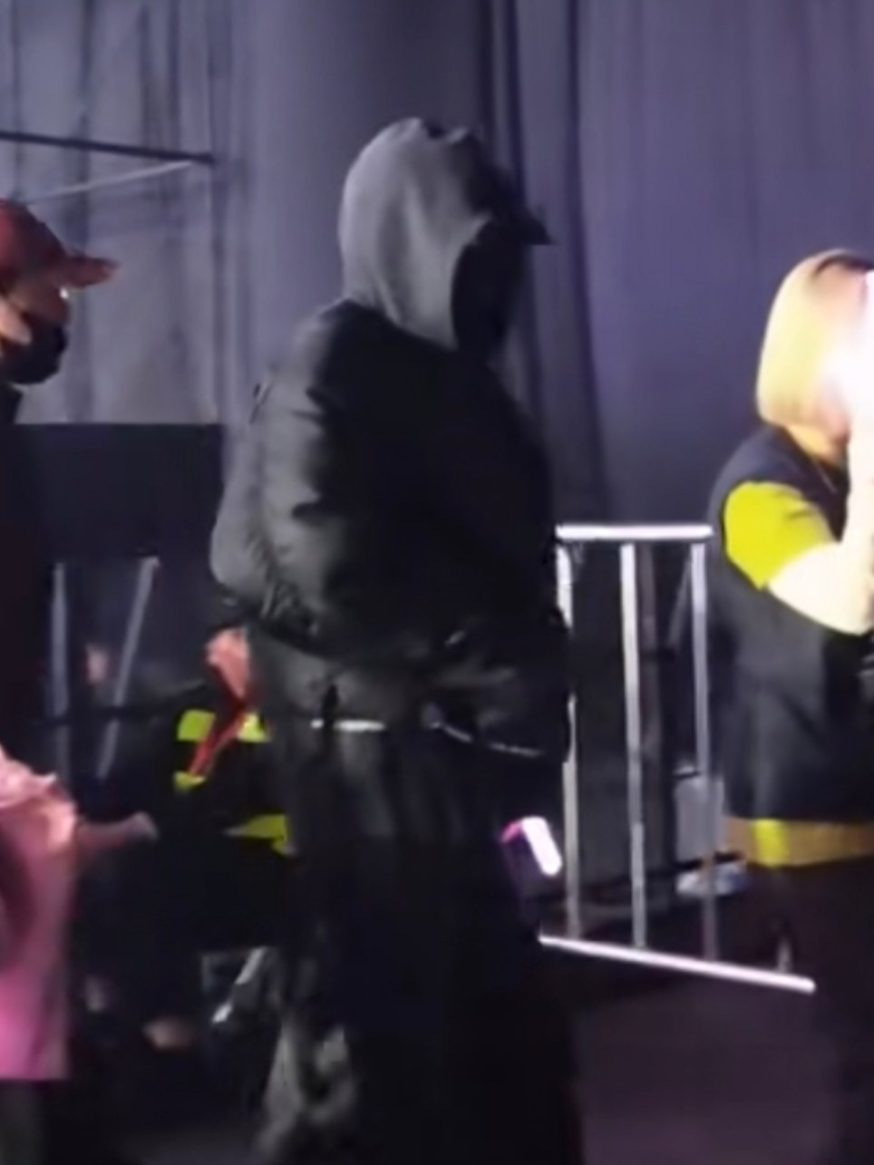 这个小凯凯就这样拿走了小韬韬的应援棒 