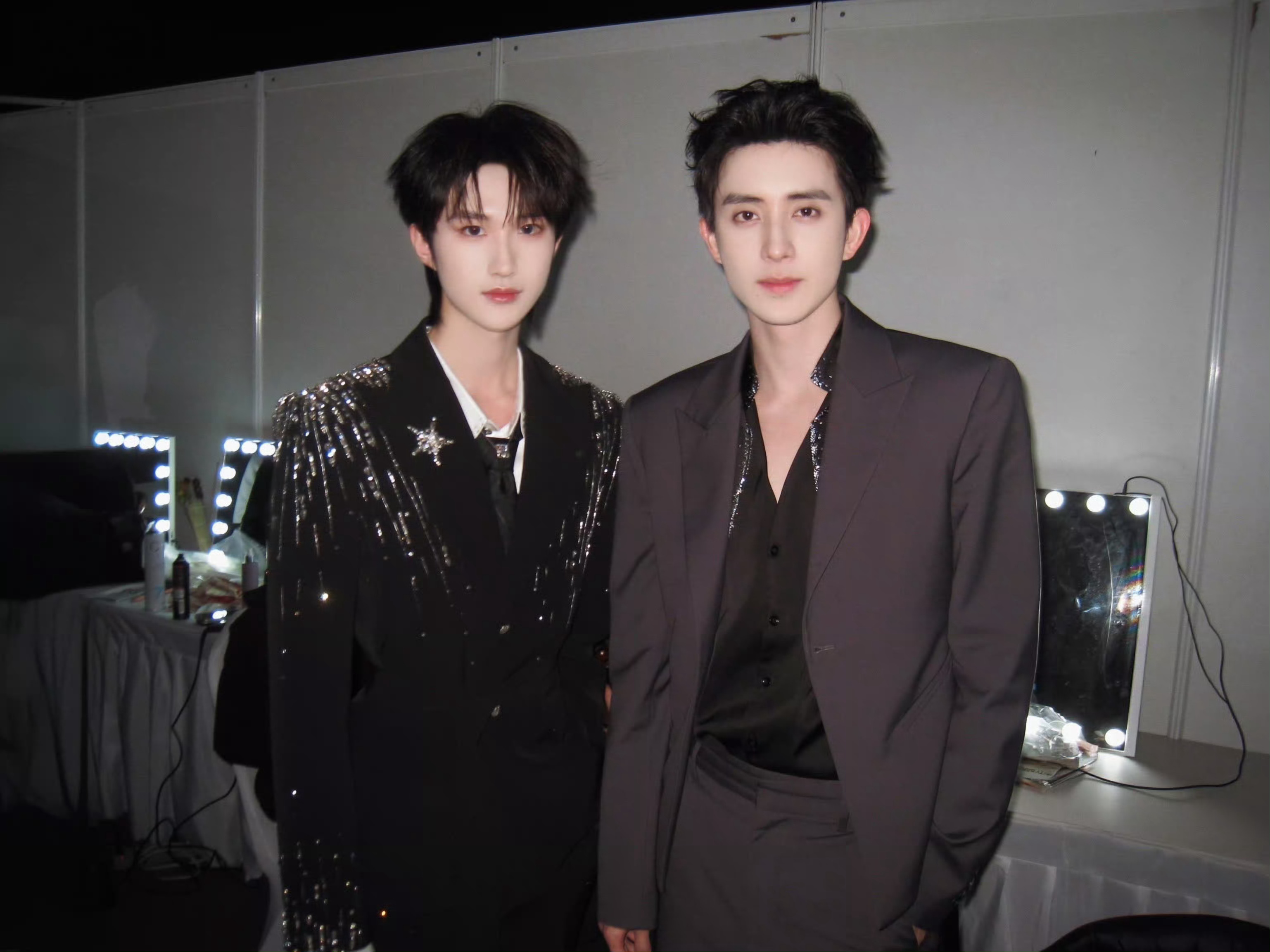 敖瑞鹏晒和黄朔合影帅！ 敖瑞鹏黄朔合照